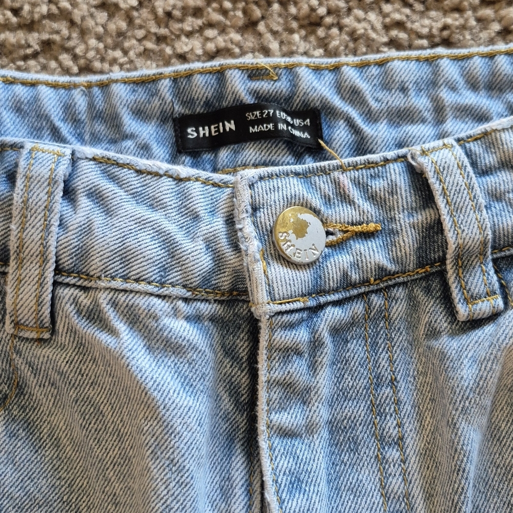 Wide Leg Ripped Jeans With Button Detail! - Picture 4 of 9